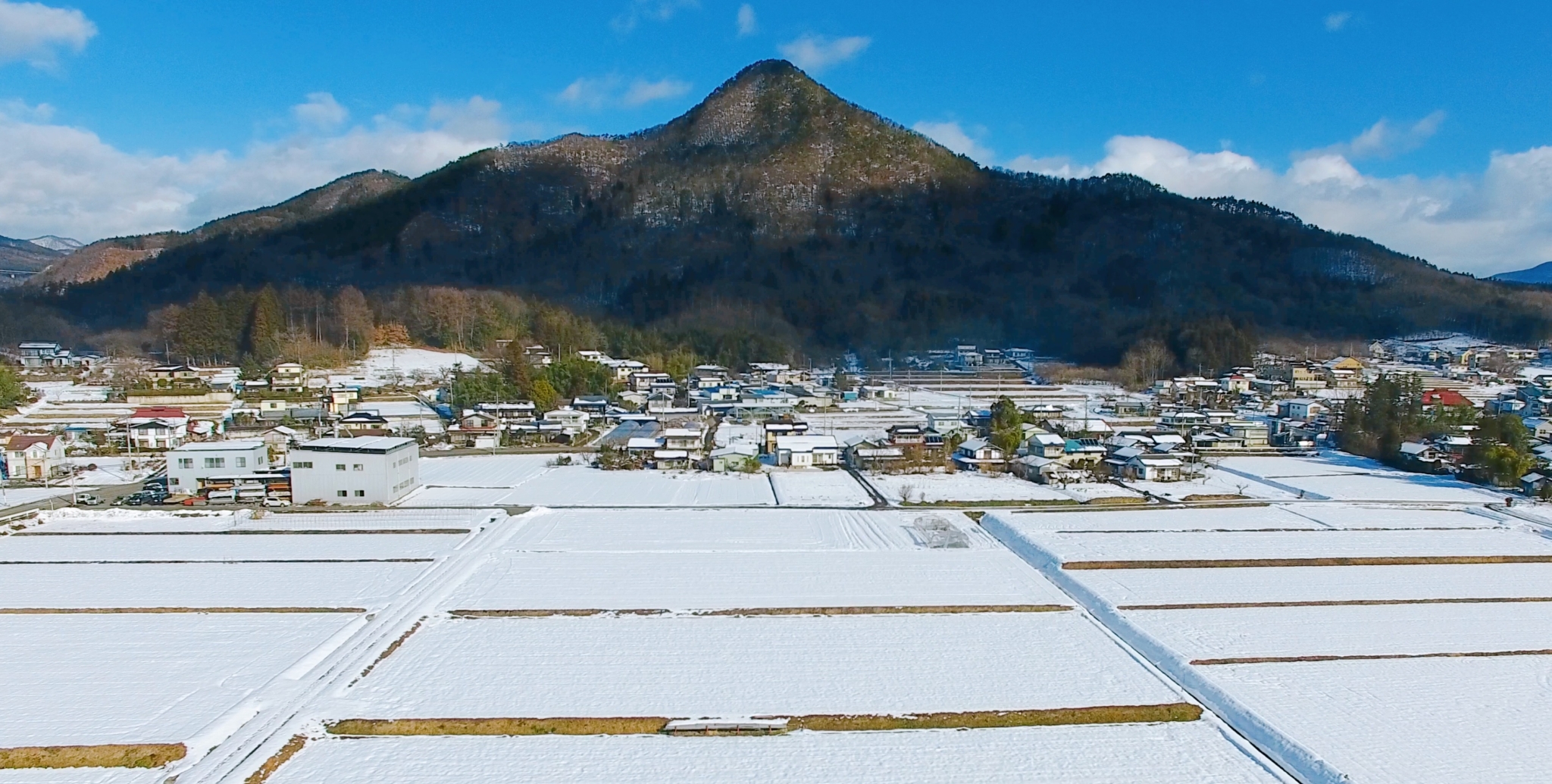 群馬県沼田市の戸神山(とかみやま)です 長野県 映像制作・番組ロケ依頼・ドローン撮影はミヤテック 群馬県沼田市の戸神山(とかみやま)です 長野県 映像制作・番組ロケ依頼・ドローン撮影はミヤテック